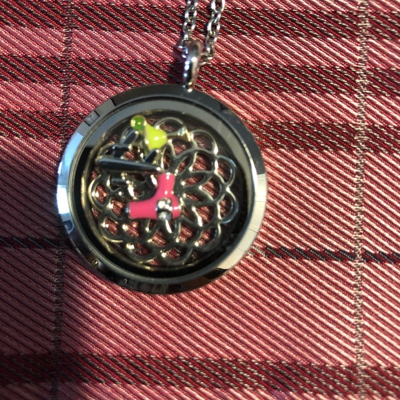South Hill Locket - Picture 2 of 4
